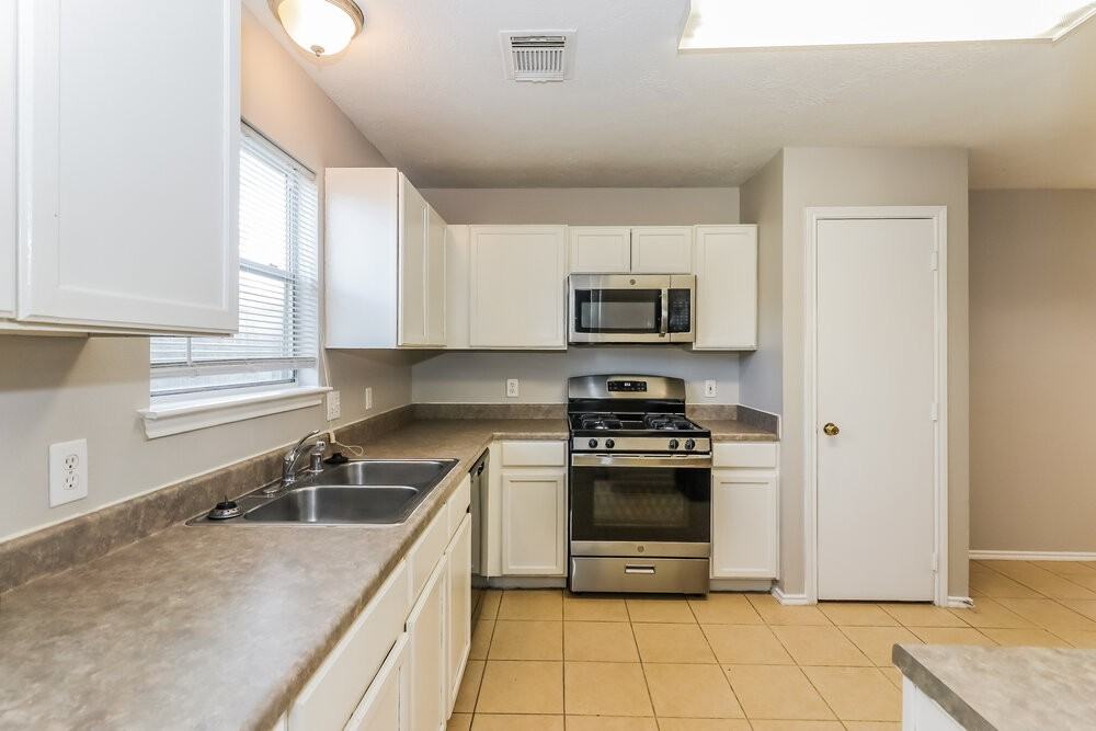 21630 Bowcreek Ln - Photo 7 of 17