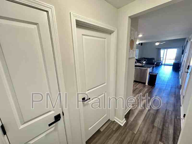 409 Eclipse Ln - Photo 3 of 44