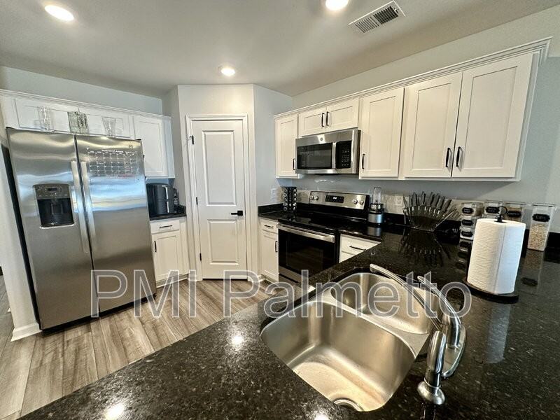 409 Eclipse Ln - Photo 6 of 37