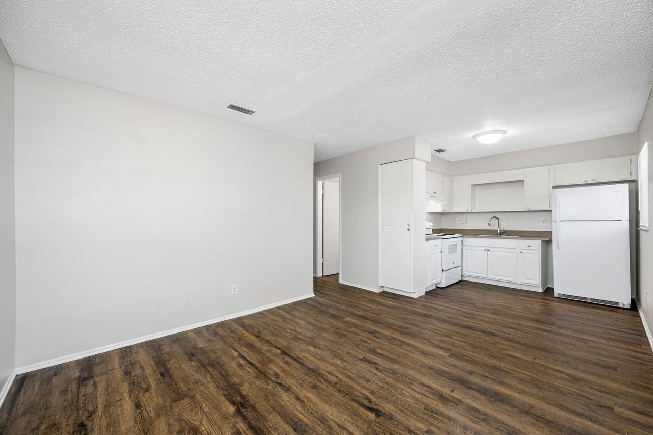 4520 76th Ave N - Photo 5 of 20