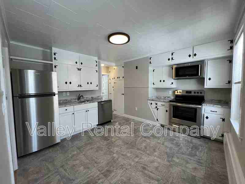 4 Lawrence Plain Rd - Photo 2 of 11