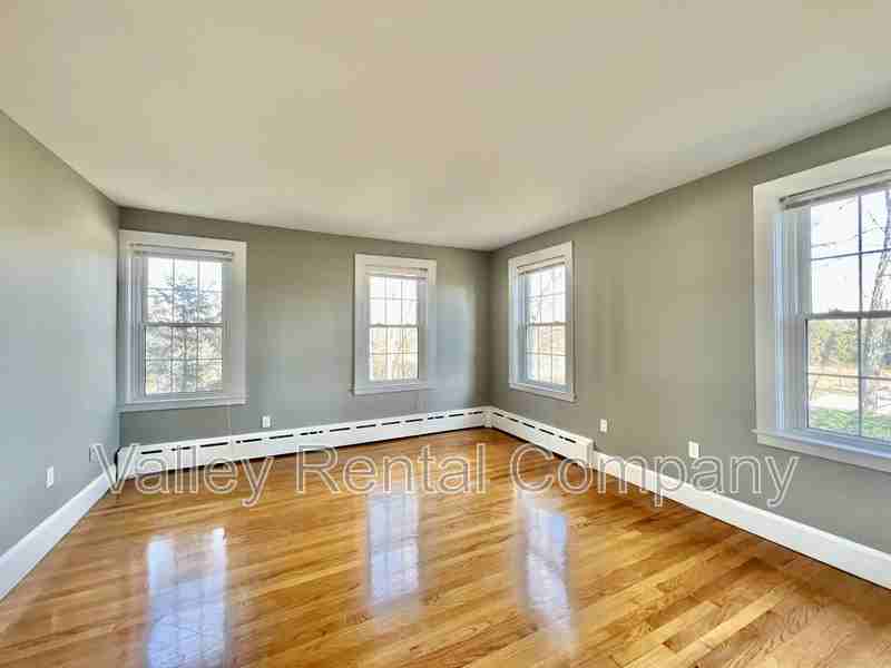 4 Lawrence Plain Rd - Photo 3 of 11