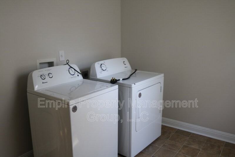 2728 Kingswood Dr - Photo 2 of 24