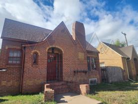 916 1/2 E Grand Ave - Photo 1 of 1