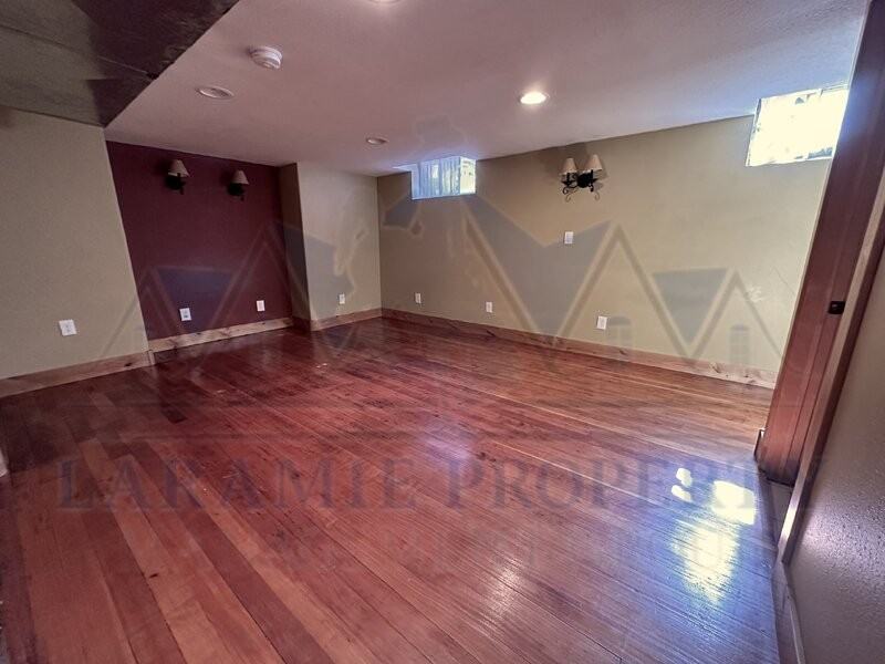 916 1/2 E Grand Ave - Photo 5 of 12