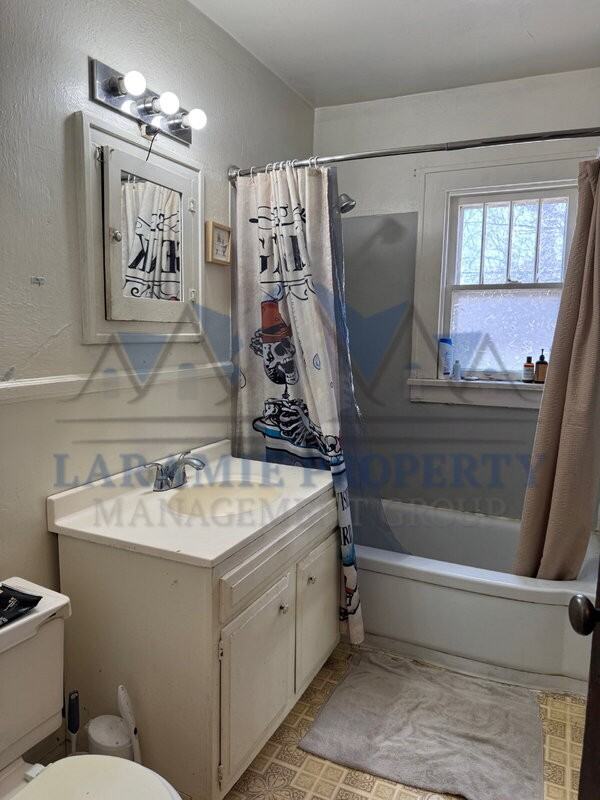 803 E Flint St - Photo 7 of 10