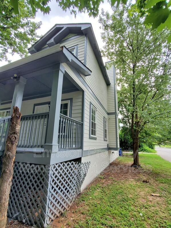 1046 Beckwith St Sw - Photo 2 of 36