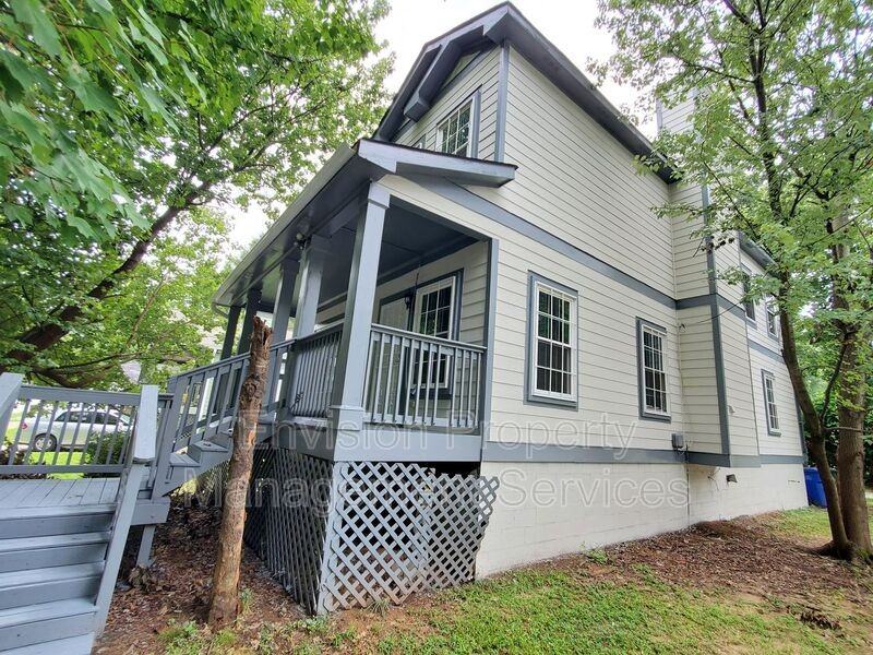 1046 Beckwith St Sw - Photo 3 of 36