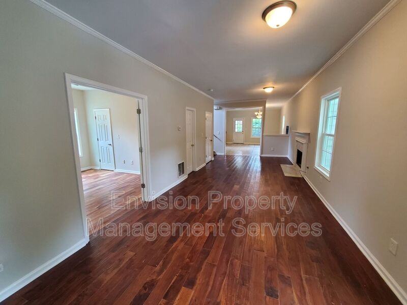 1046 Beckwith St Sw - Photo 5 of 36