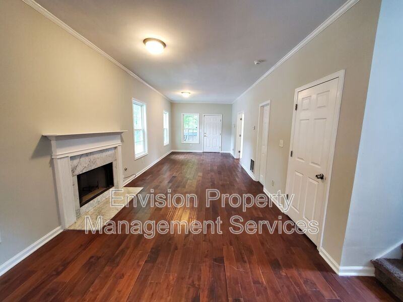 1046 Beckwith St Sw - Photo 7 of 36