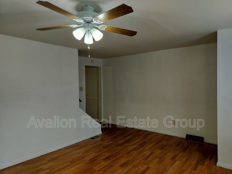 980 Lamberton St - Photo 3 of 19