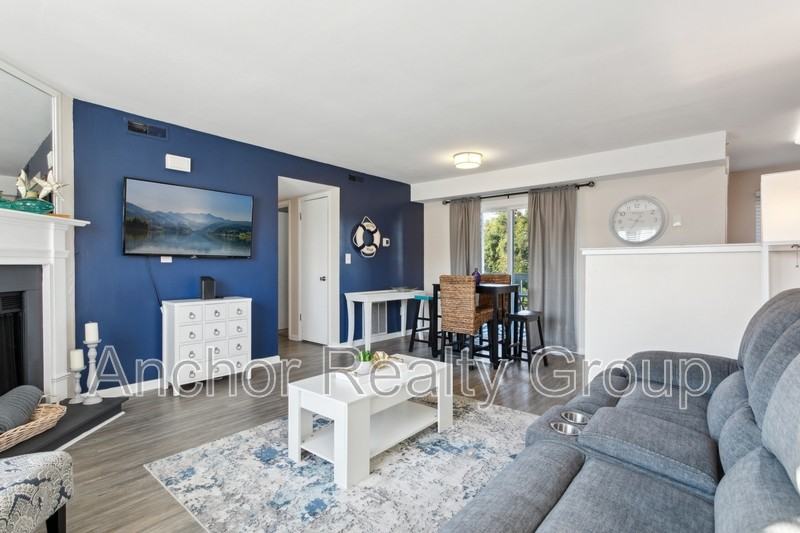 910 Mediterranean Ave - Photo 2 of 8