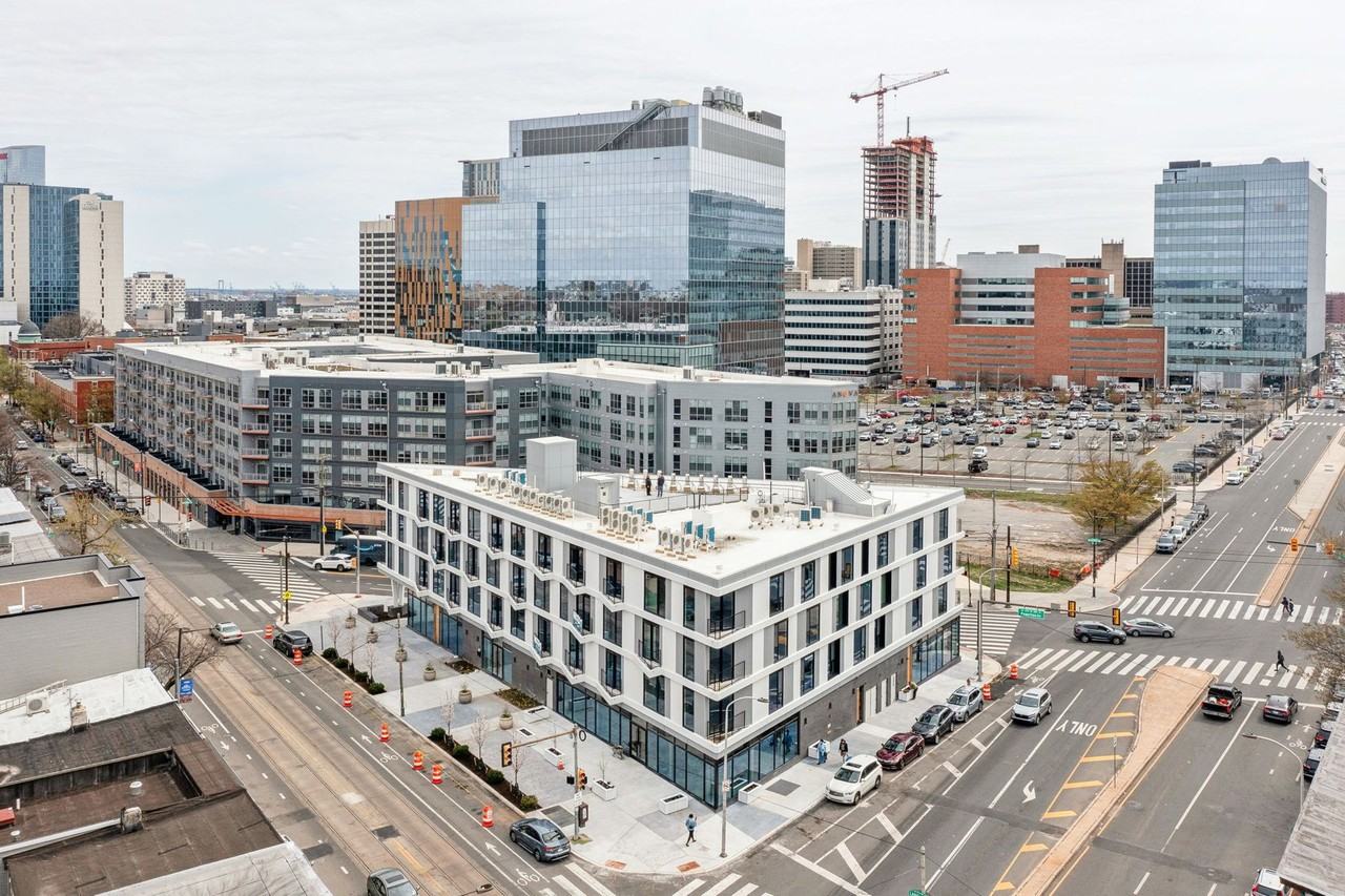 Modern Apartments in University City - Photo 3 of 11