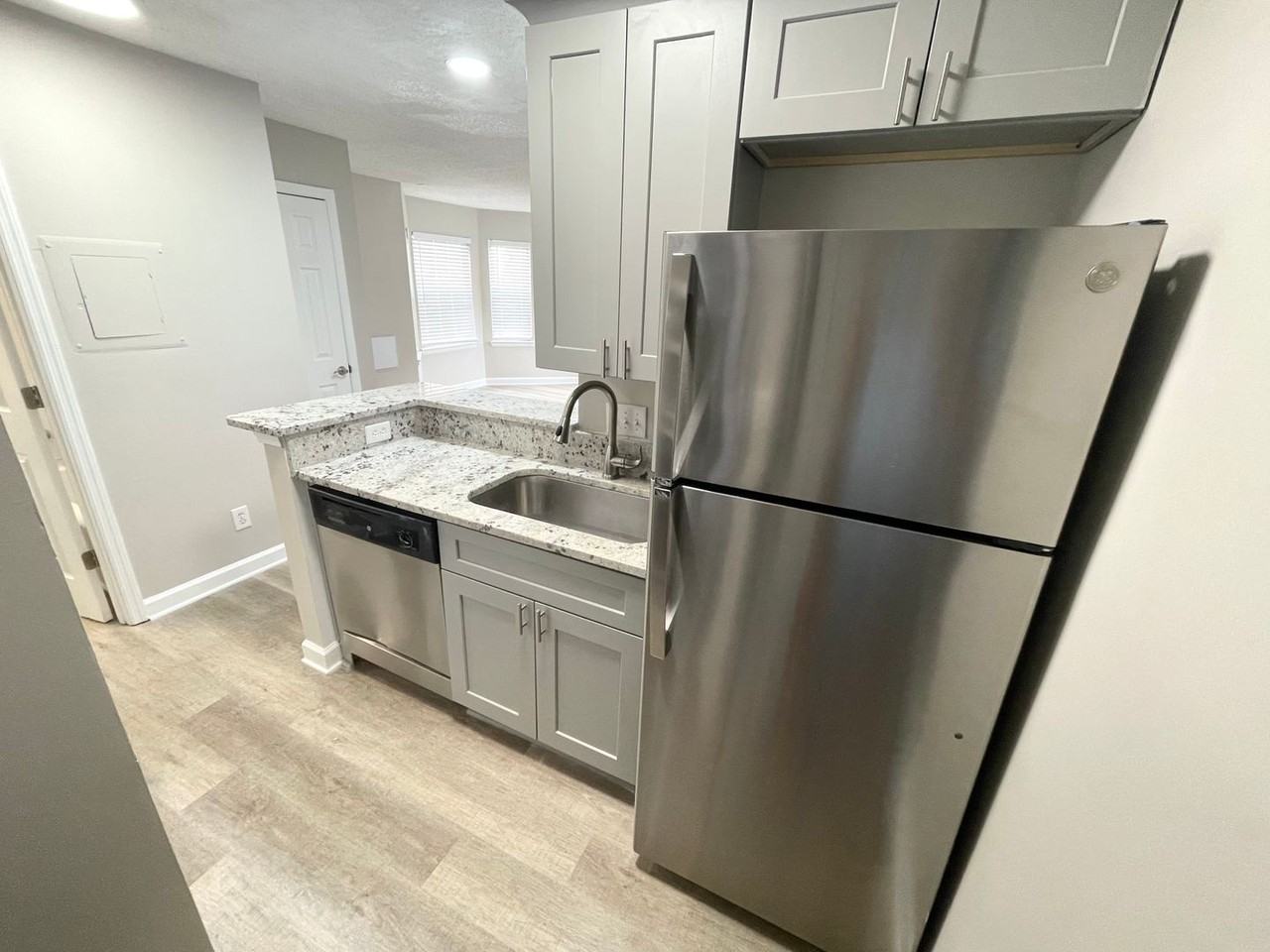 415 Flats - Photo 3 of 20