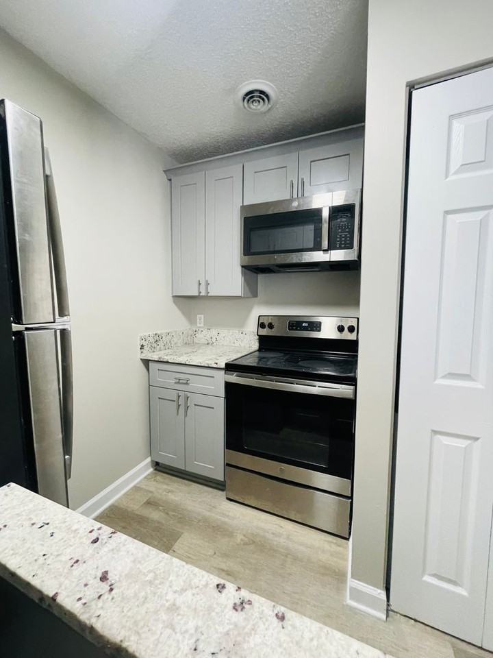 415 Flats - Photo 4 of 20