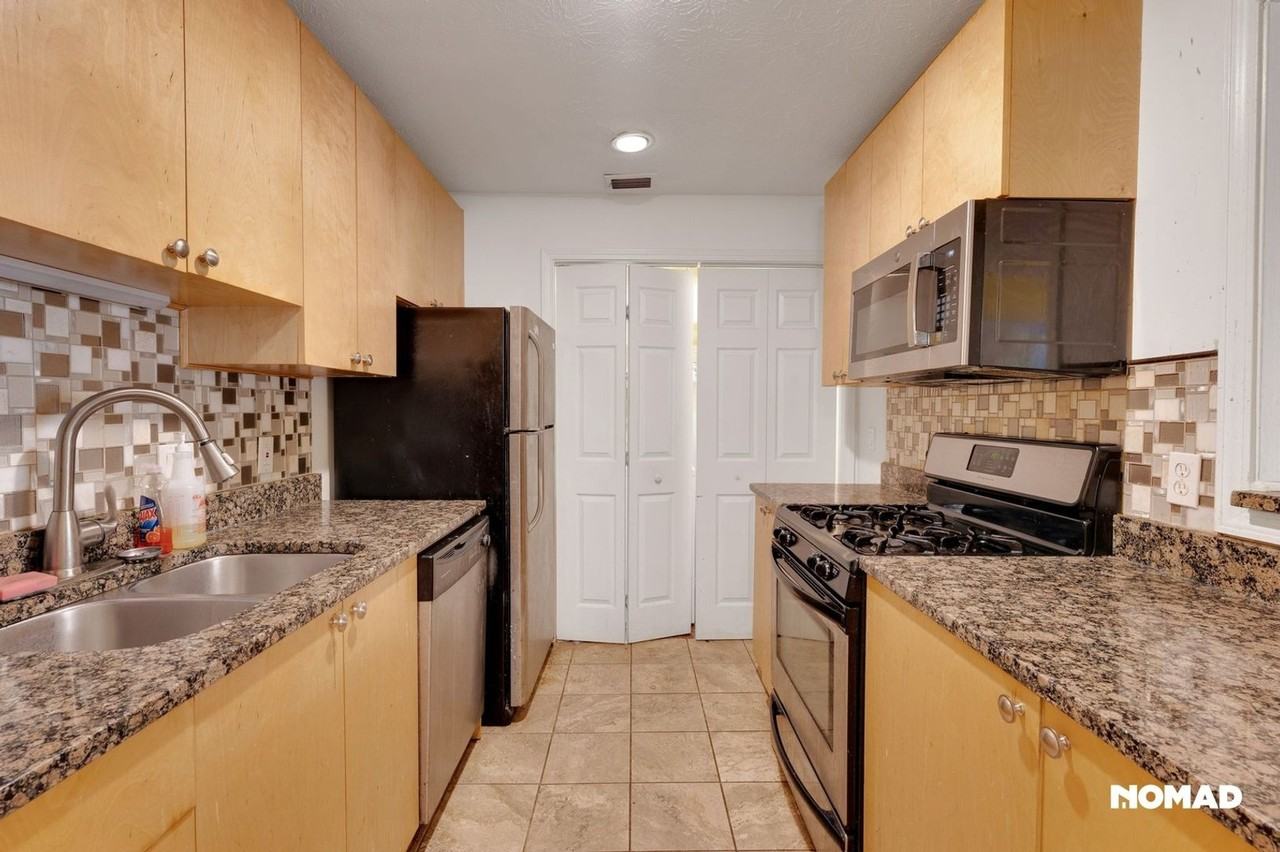 1203 Gettysburg Pl - Photo 3 of 22