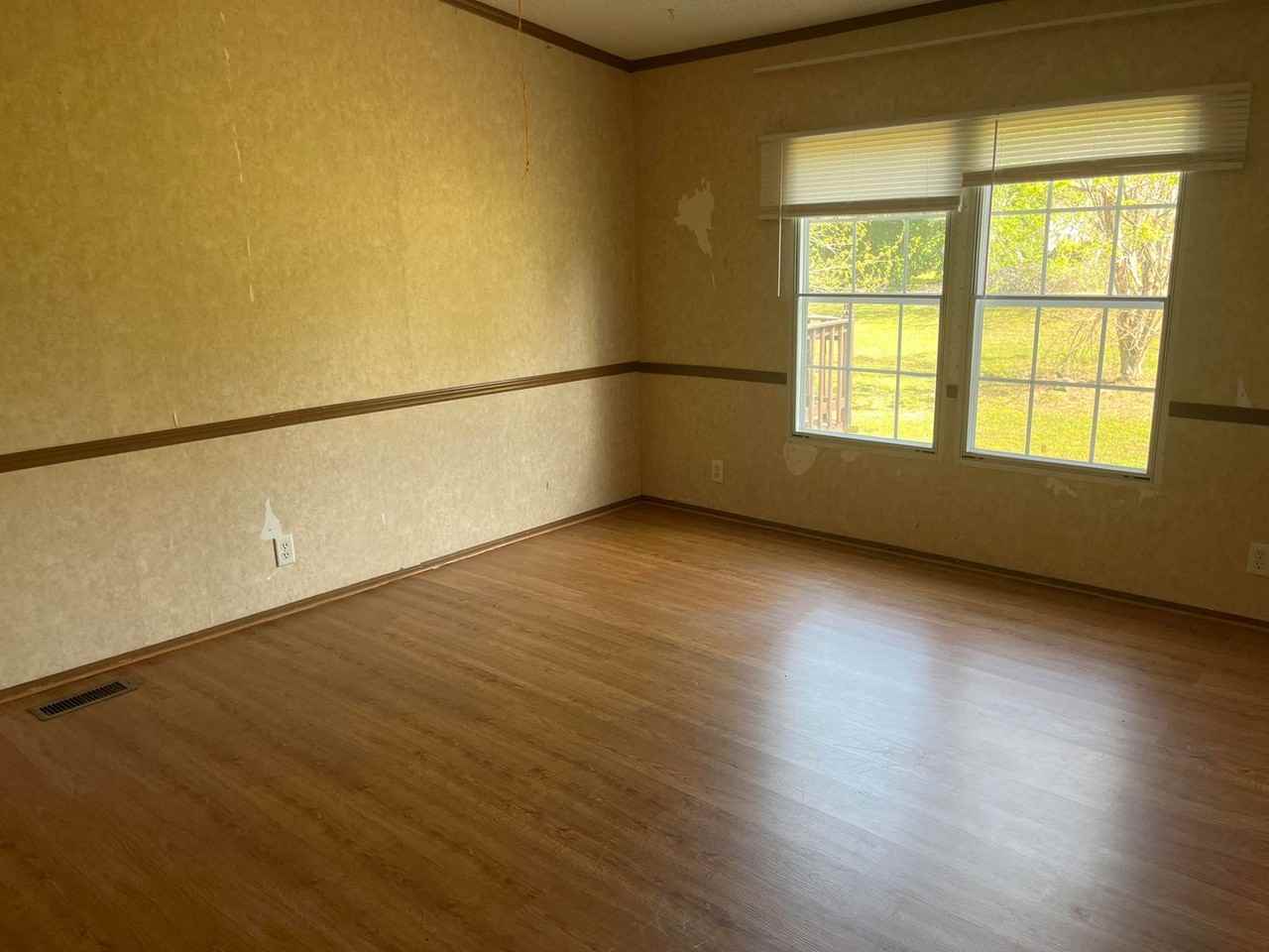 2270 Hudson Rd - Photo 3 of 12