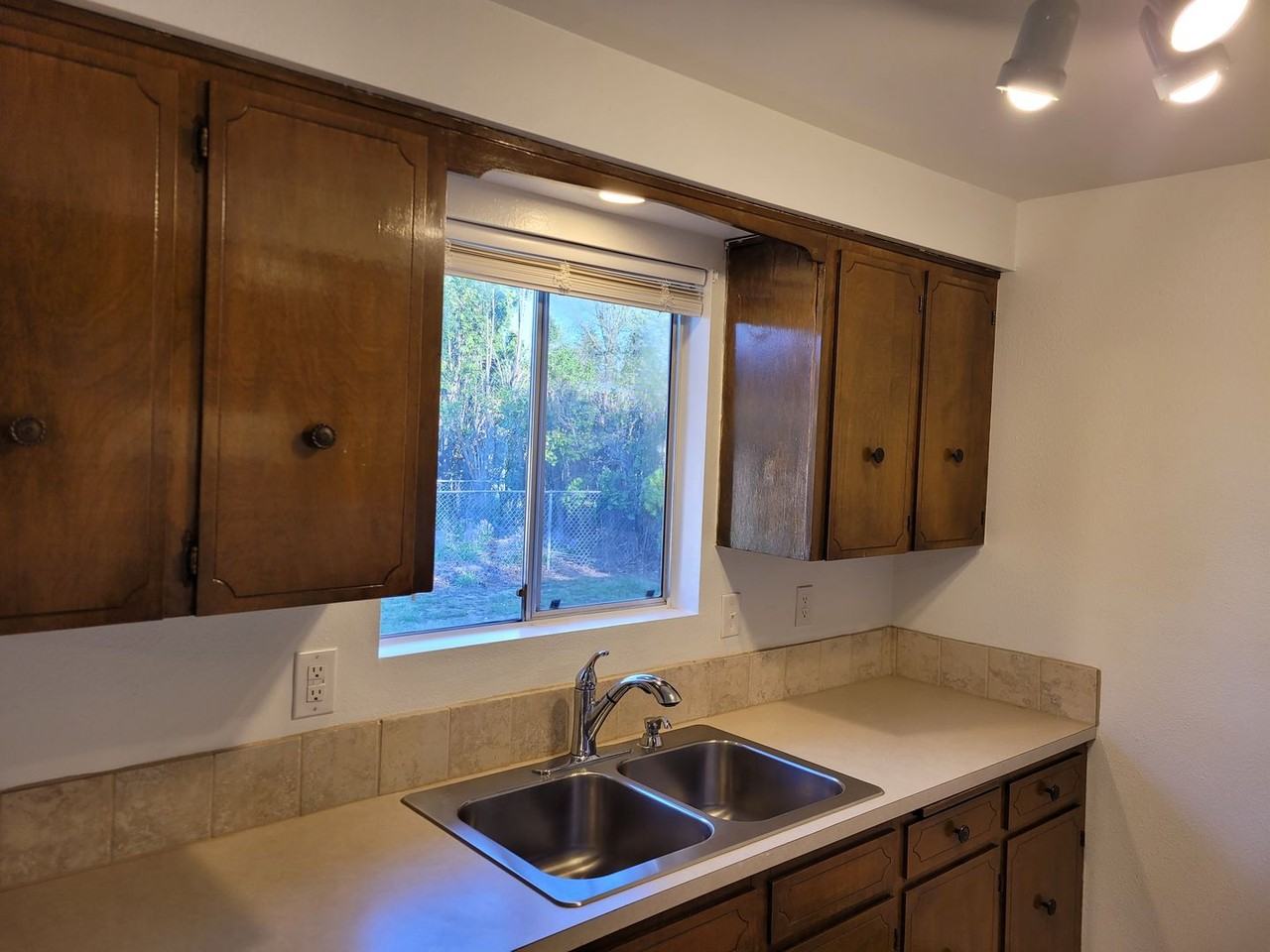 4645 Reimann St Ne - Photo 4 of 15