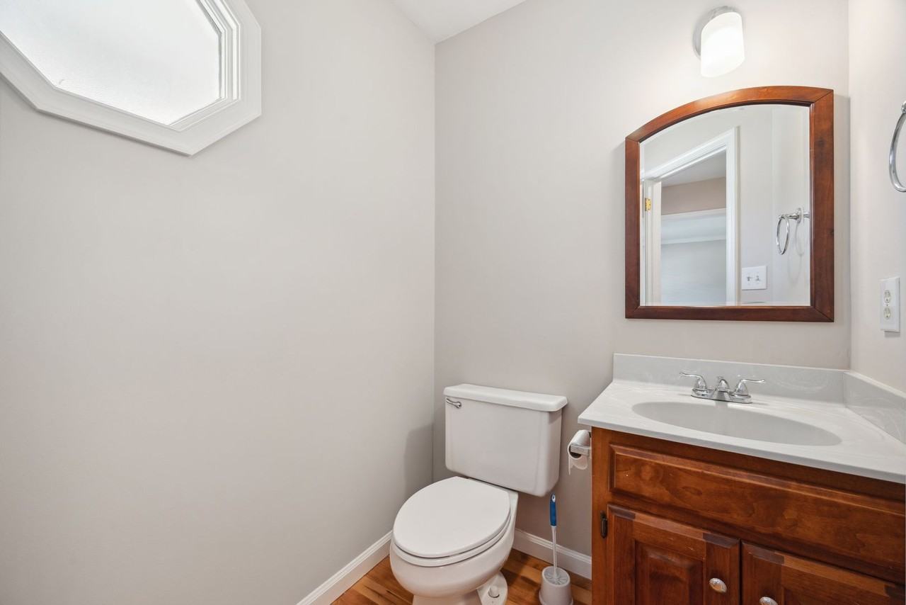 304 Lynns Way - Photo 7 of 35