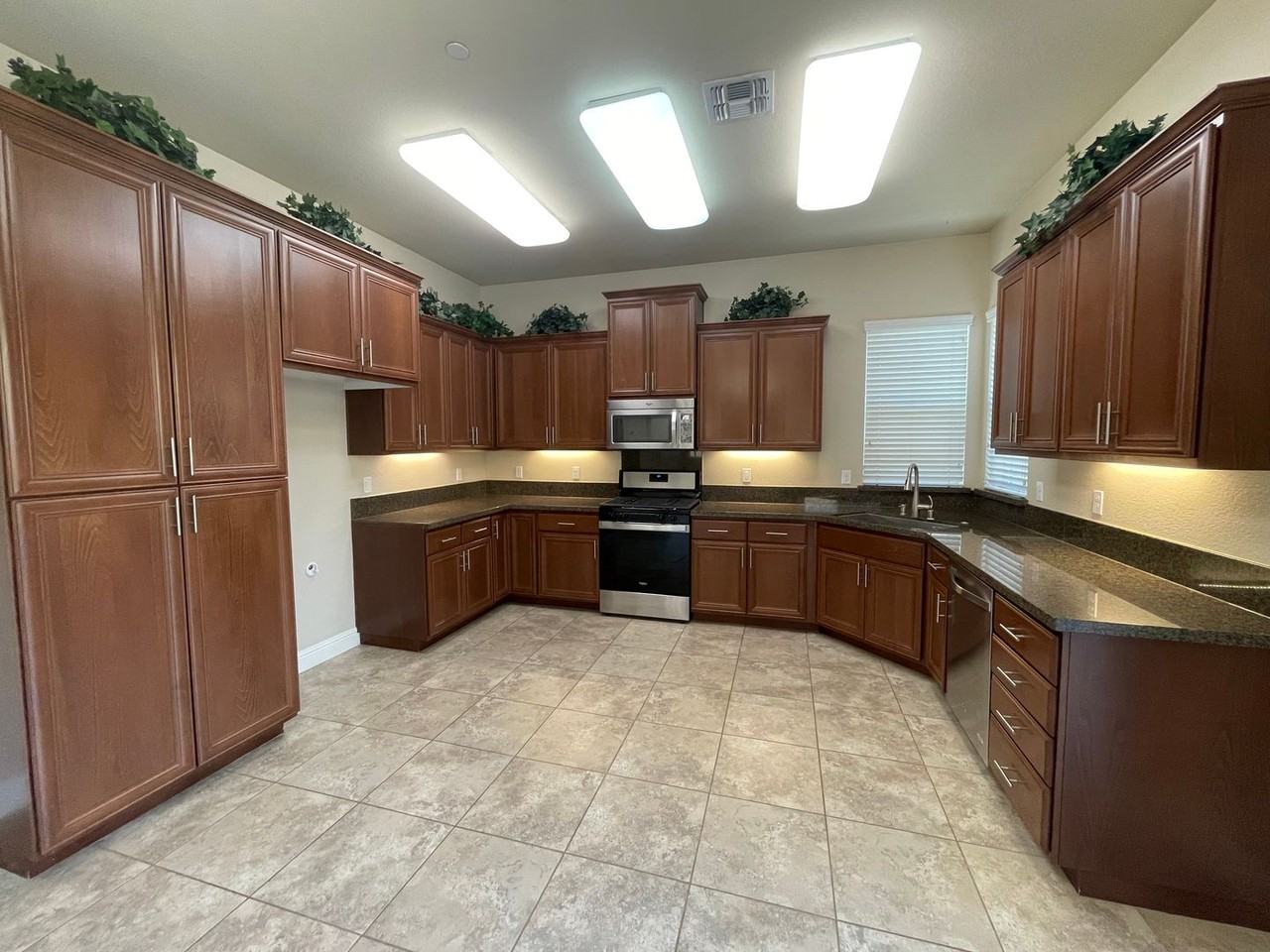 333 Wagon Wheel Dr - Photo 6 of 17