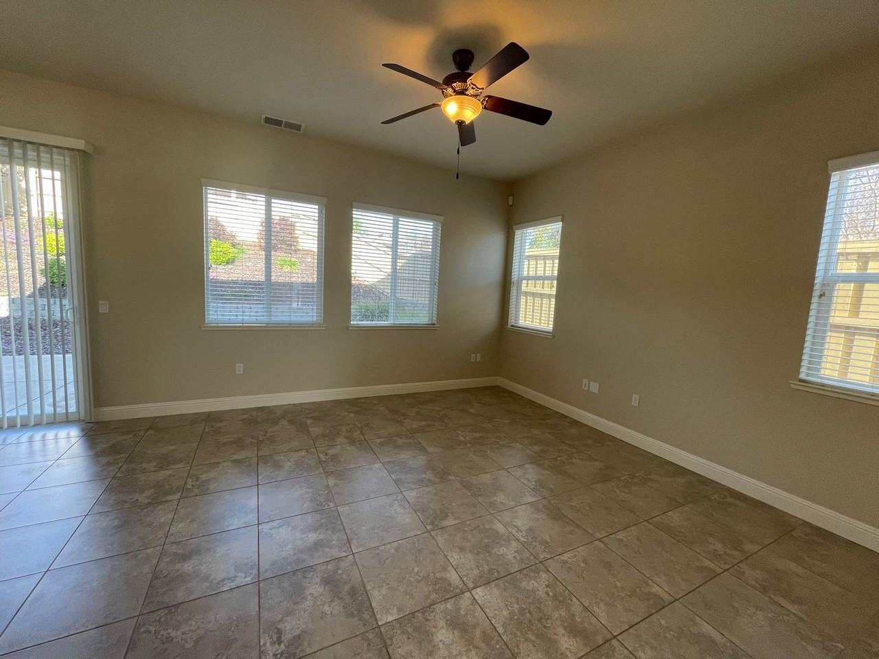 333 Wagon Wheel Dr - Photo 7 of 17