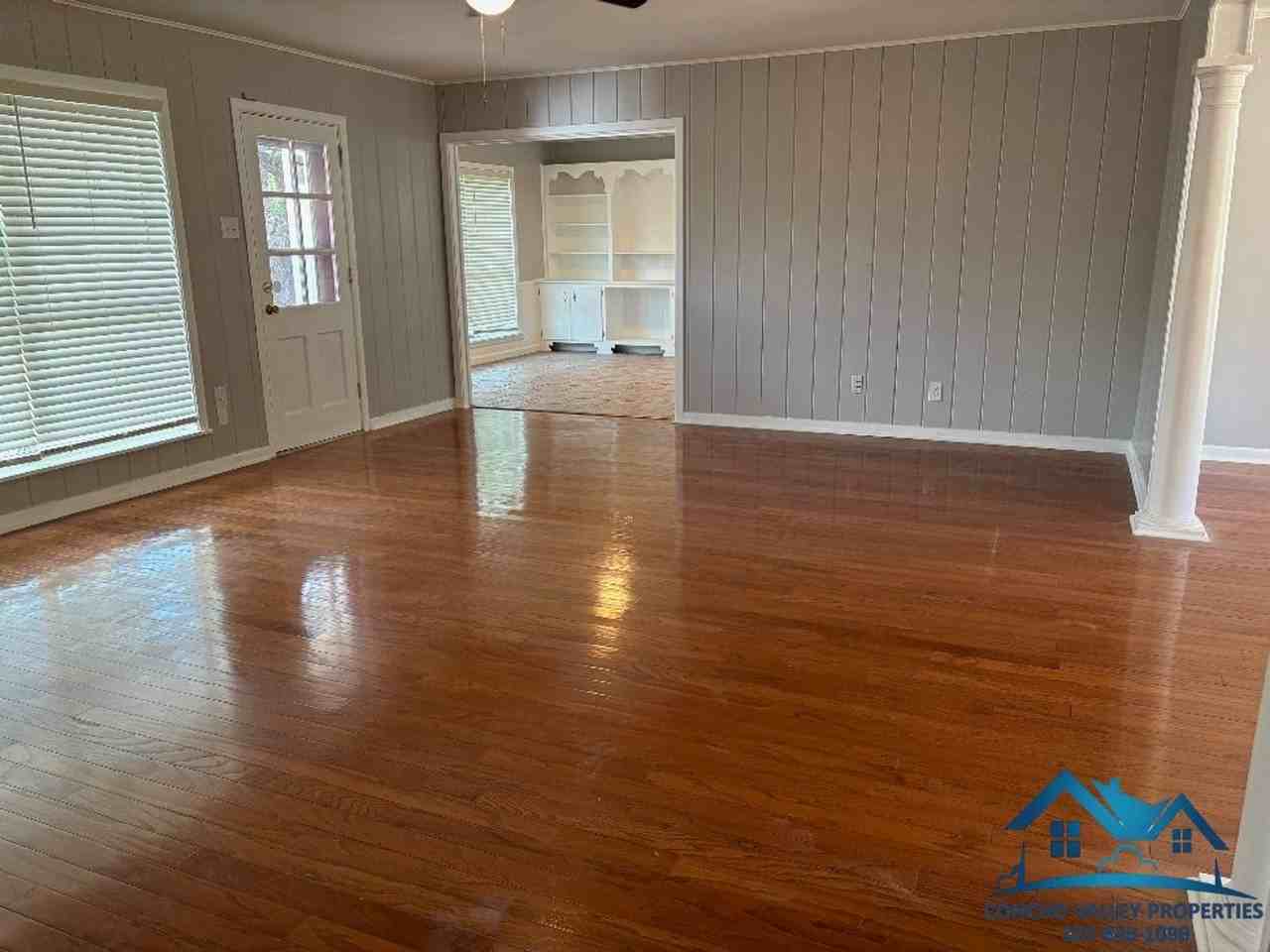 2661 Oxford Ave - Photo 5 of 28