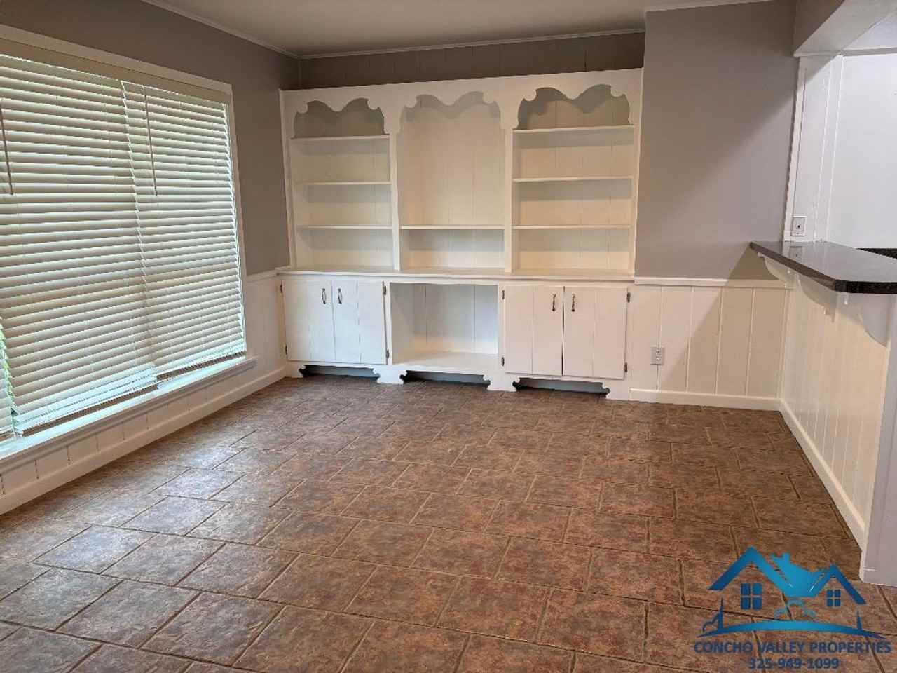 2661 Oxford Ave - Photo 6 of 28