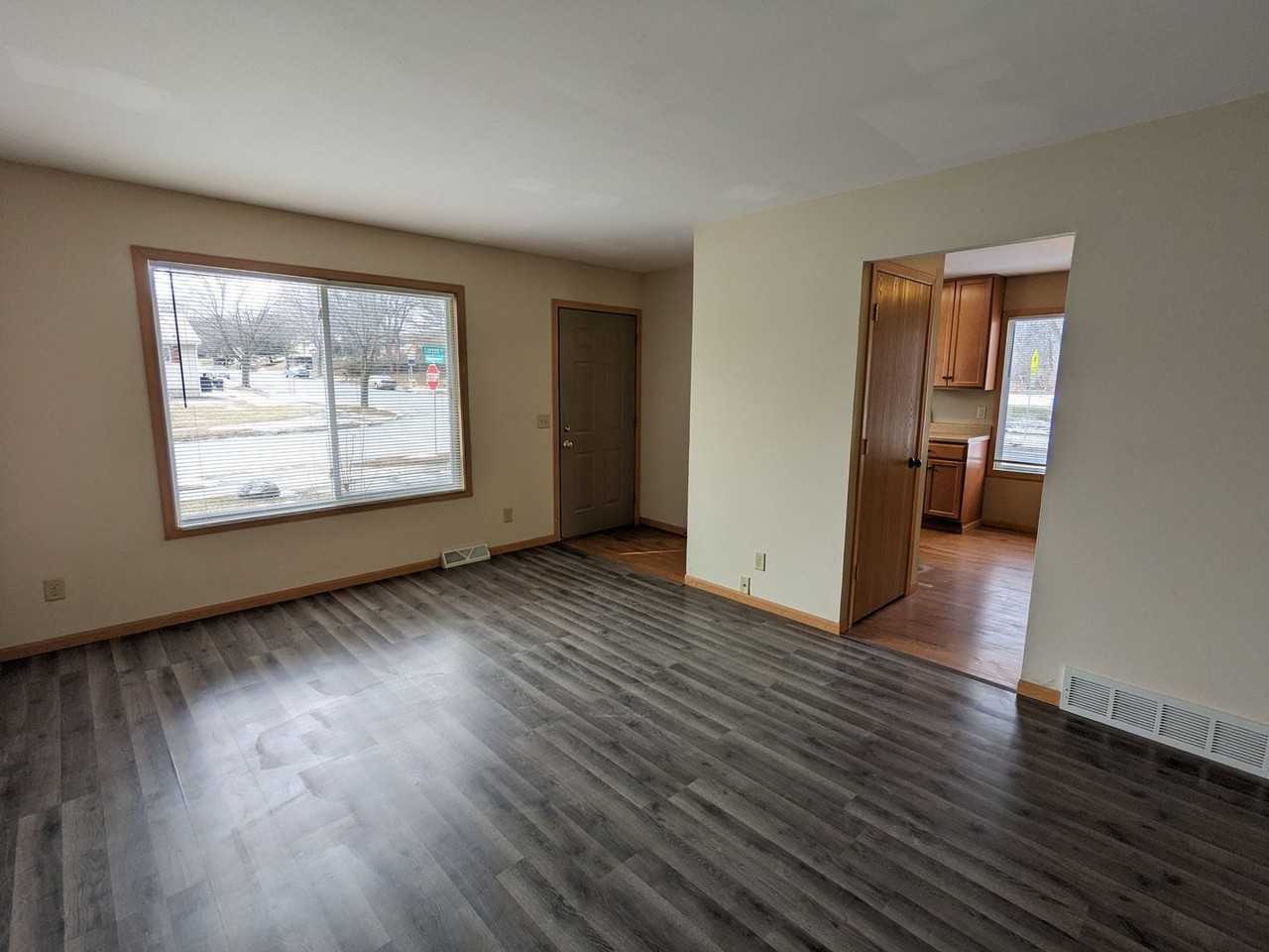 1301 Loreen Dr - Photo 3 of 16