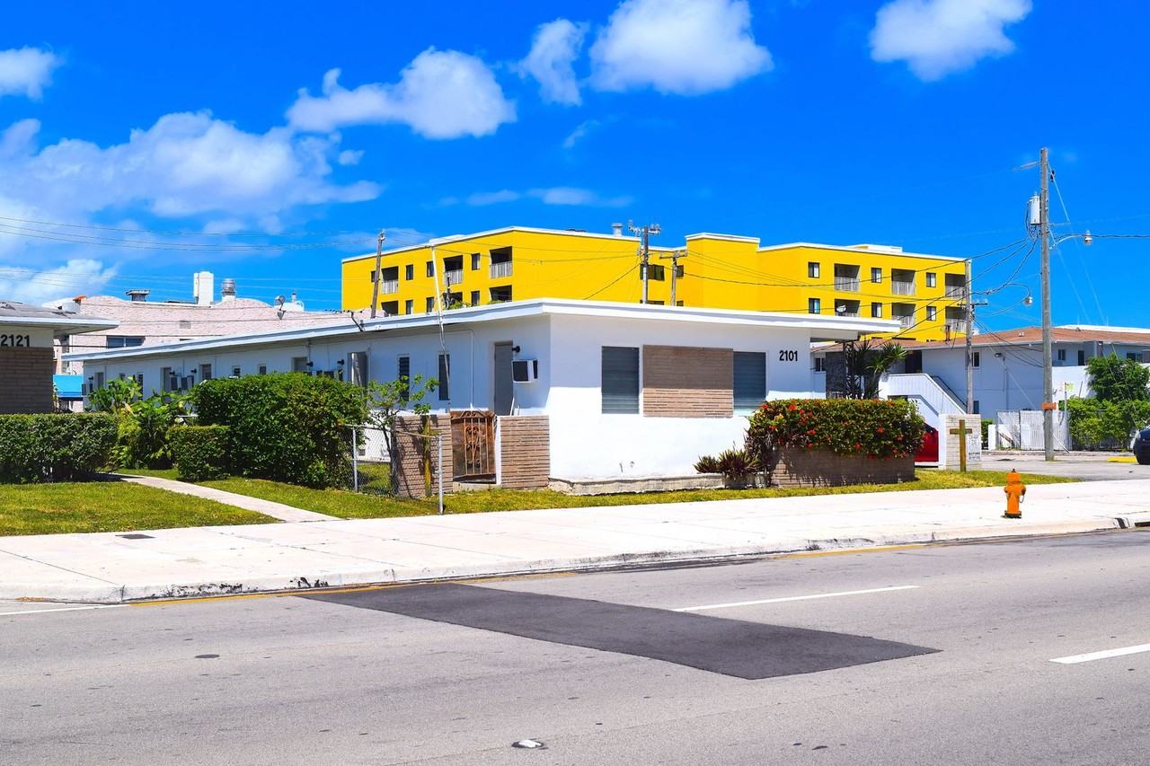 Studio in the Heart of Little Havana - Photo 3 of 10