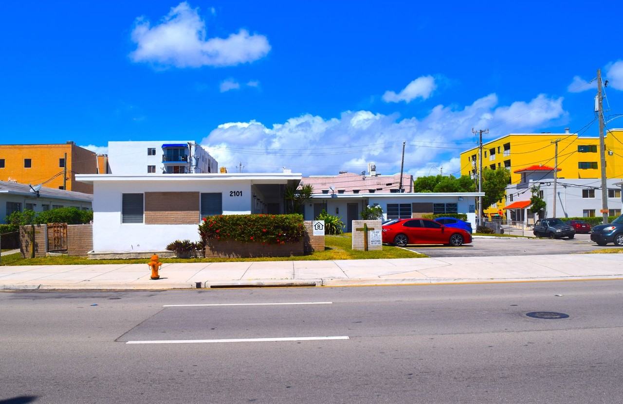 Studio in the Heart of Little Havana - Photo 4 of 10