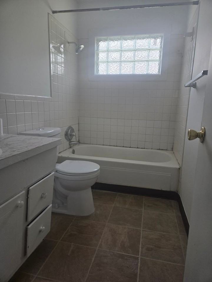 1710 N 76th Ter - Photo 3 of 7