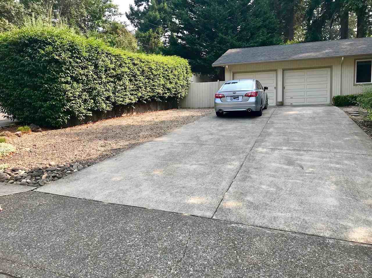 1602 Greentree Rd - Photo 3 of 31