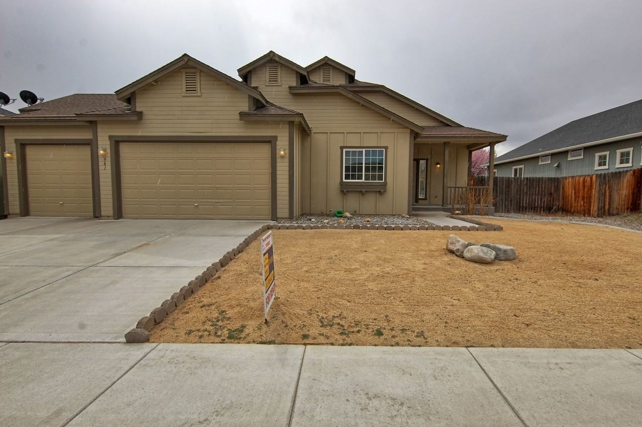 981 Iris Ln - Photo 2 of 24