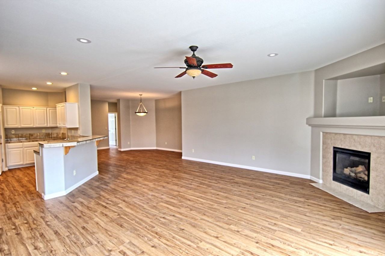 981 Iris Ln - Photo 3 of 24