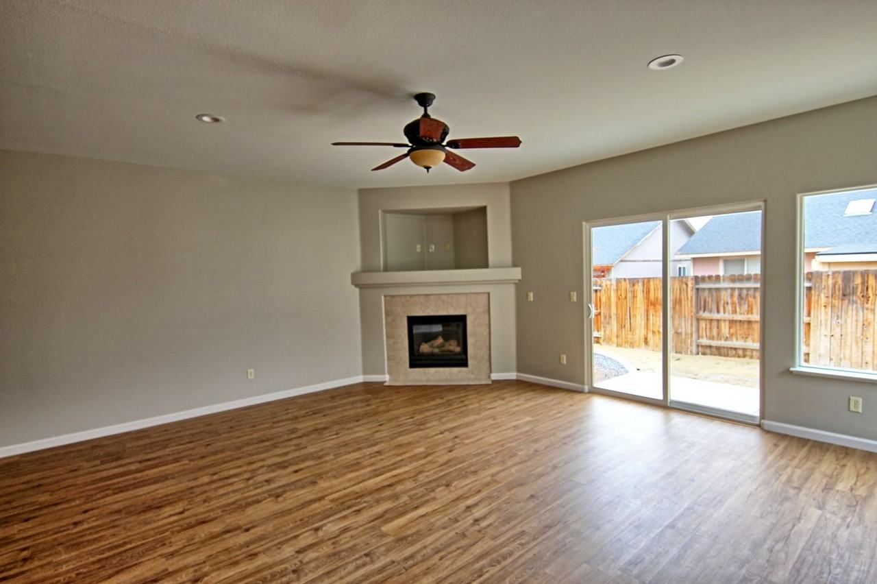 981 Iris Ln - Photo 4 of 24