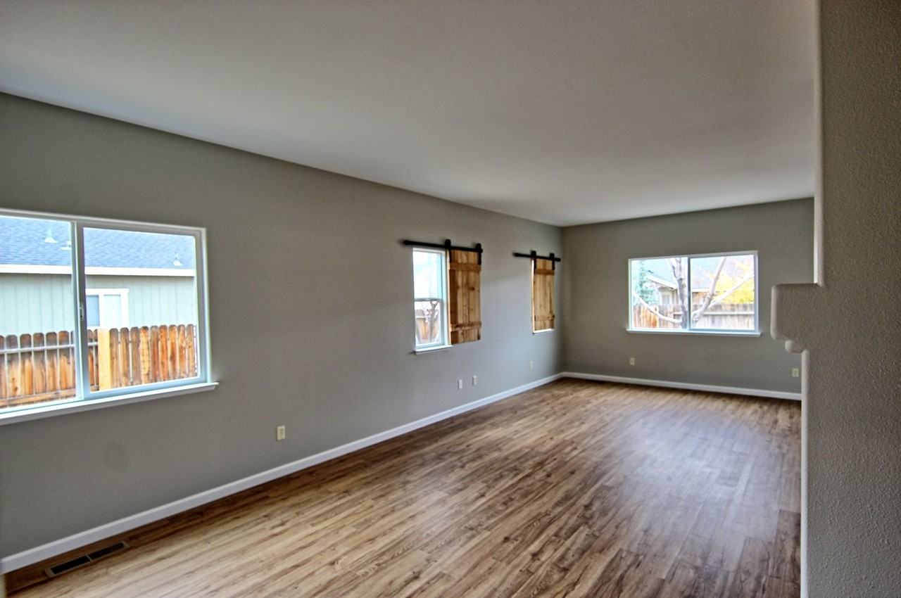 981 Iris Ln - Photo 5 of 24