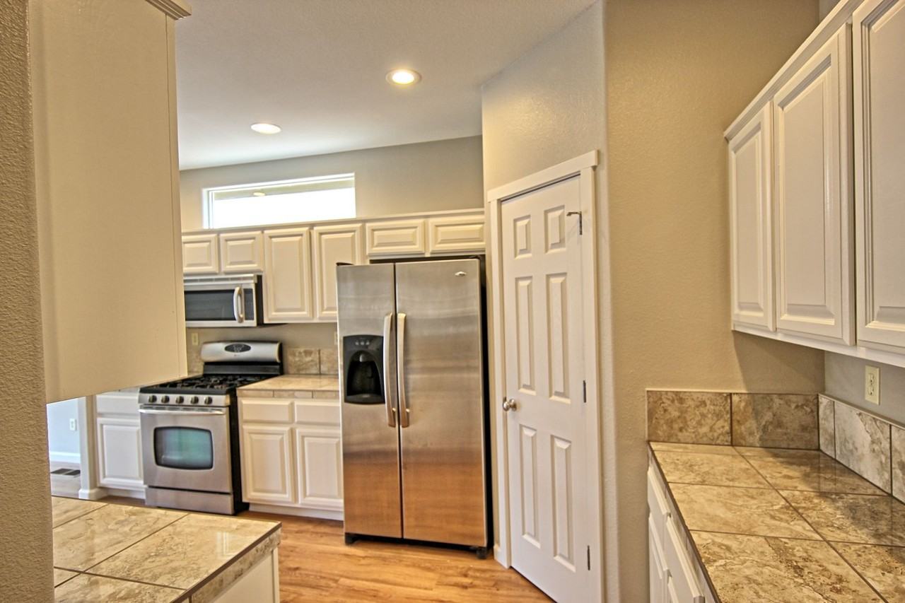 981 Iris Ln - Photo 7 of 24