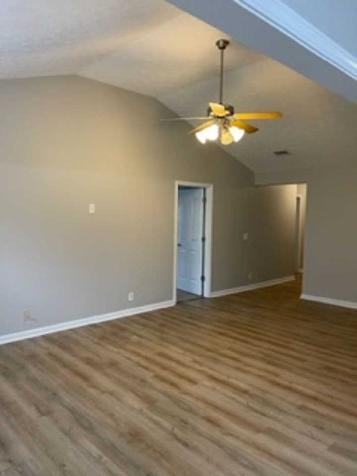 8816 Cressent Glen Ct - Photo 2 of 19