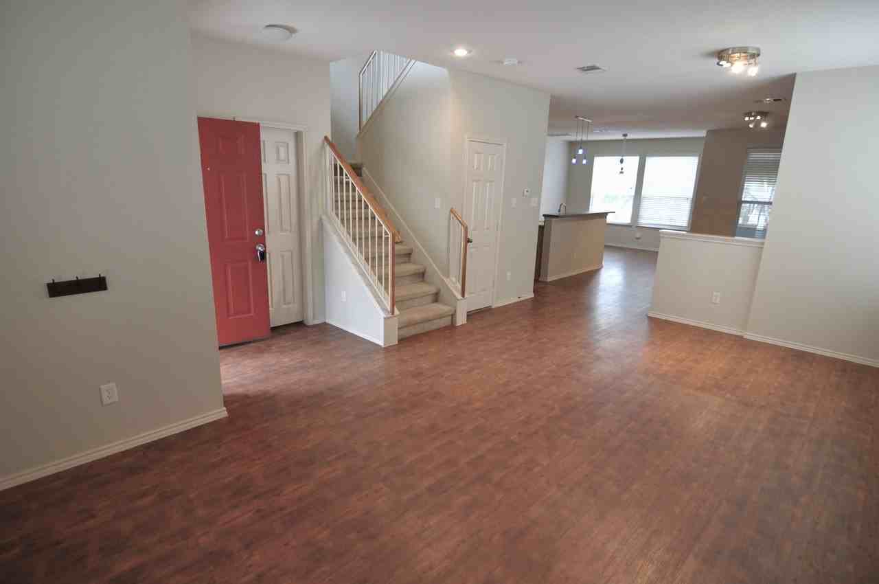 915 Bogart Rd - Photo 4 of 26