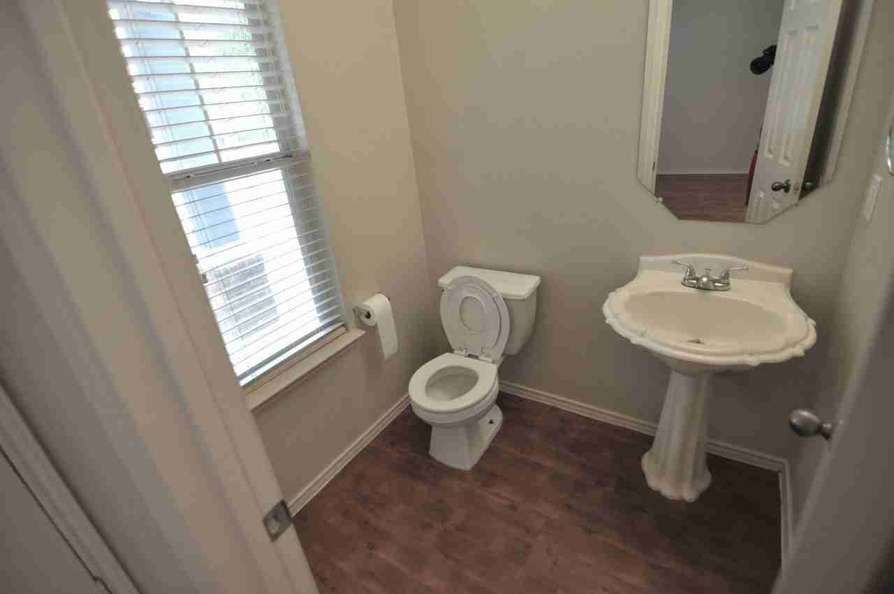 915 Bogart Rd - Photo 6 of 26