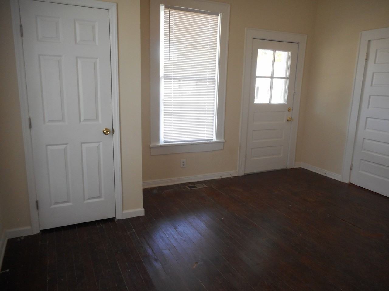 343 Frayser St - Photo 7 of 11