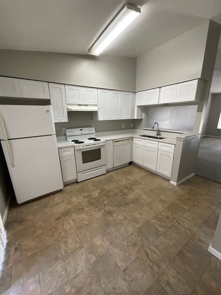 3219 Wickham Ave - Photo 4 of 10