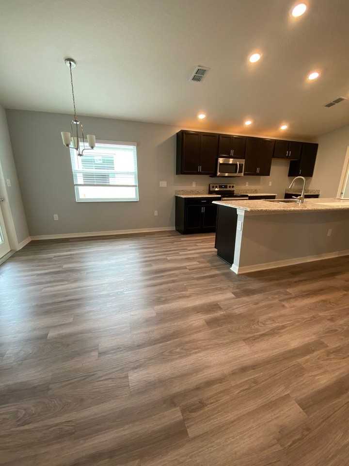 595 Lorient Dr - Photo 4 of 11