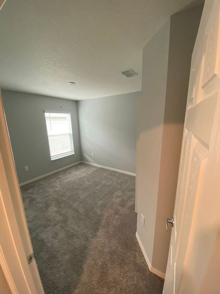 595 Lorient Dr - Photo 5 of 11