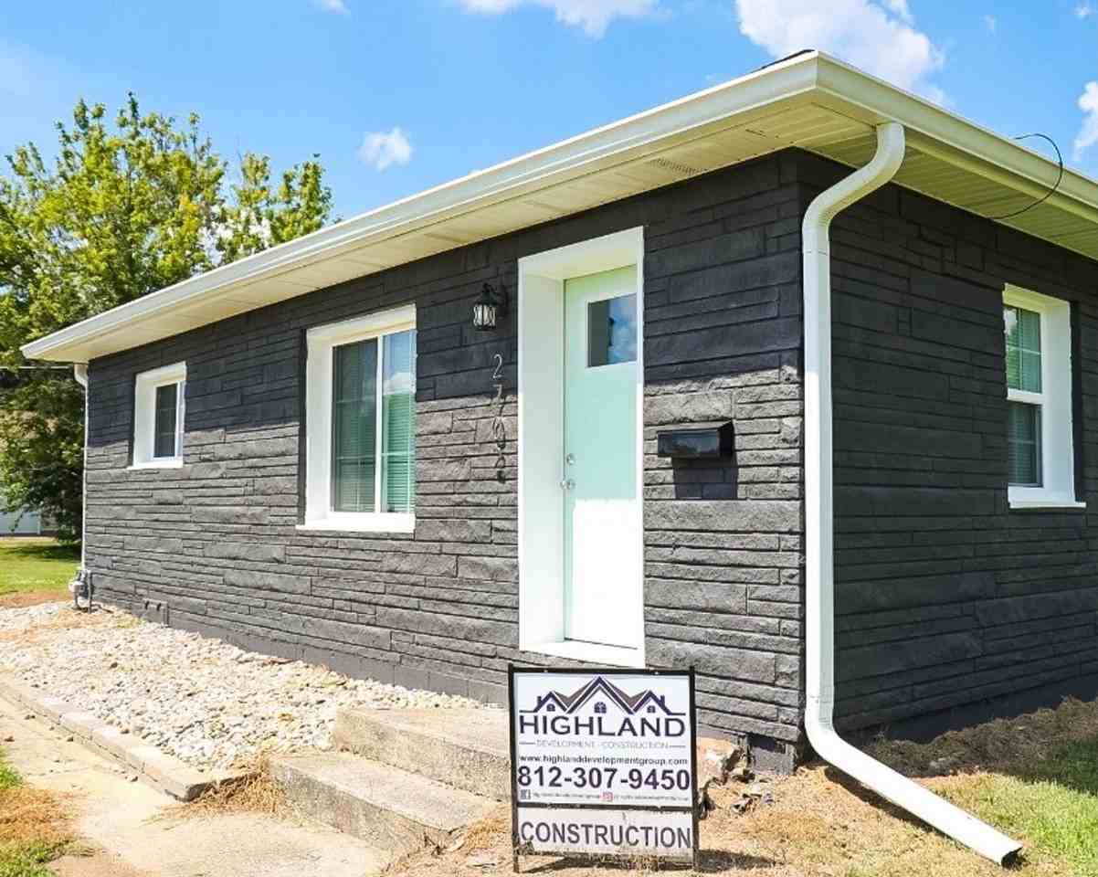 2702 N 6th 1/2 St - Photo 2 of 24