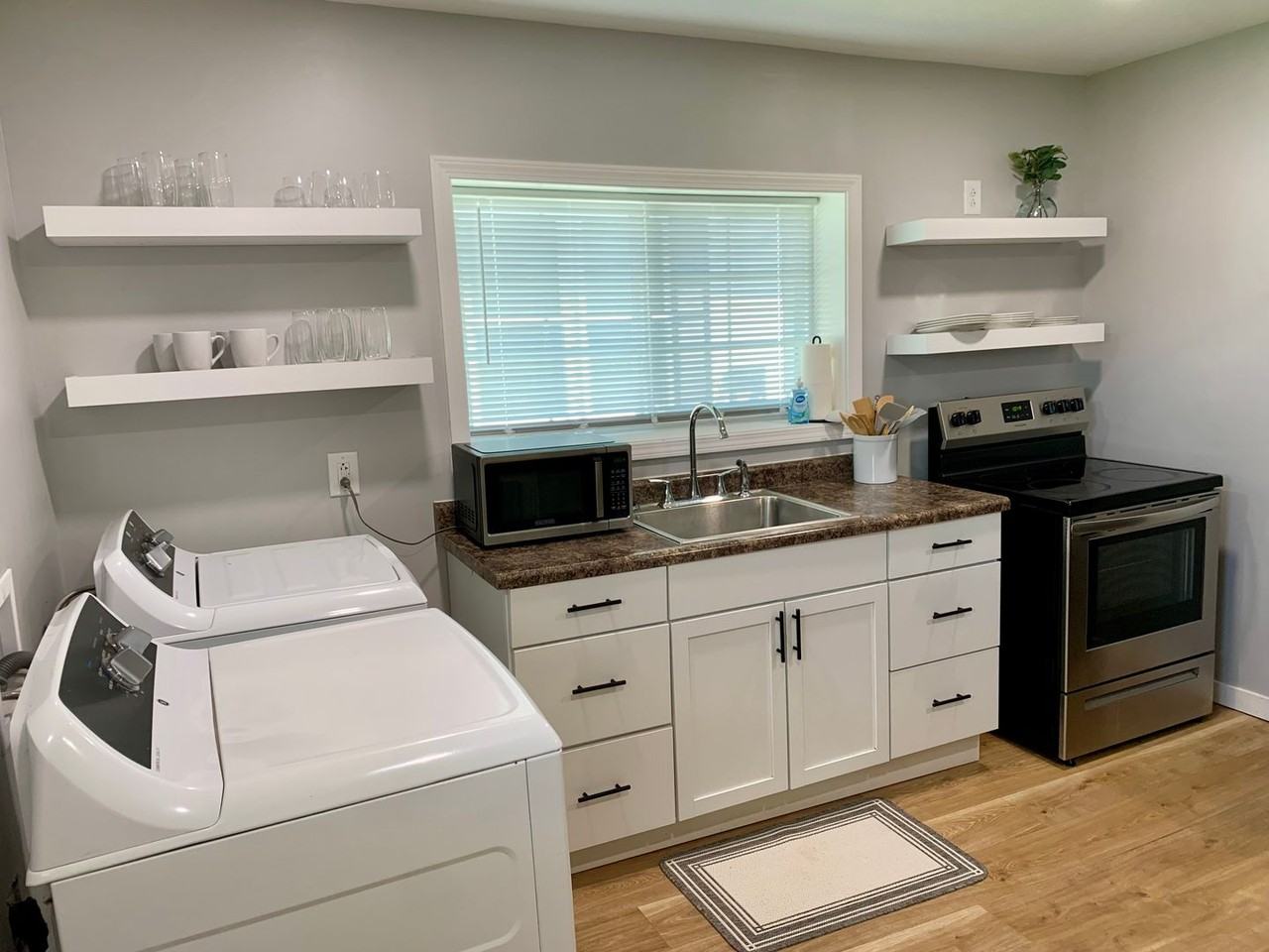 2702 N 6th 1/2 St - Photo 3 of 24