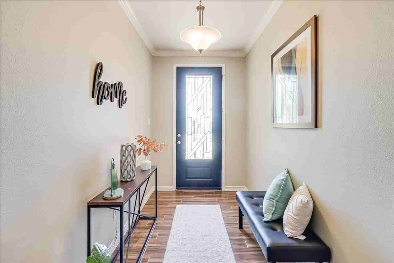 7610 Quartz Dr - Photo 3 of 42