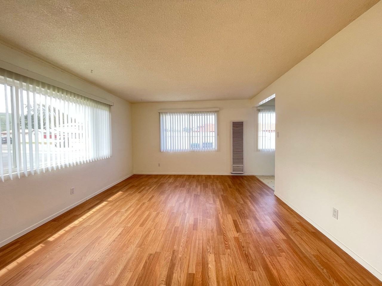 317 W Cypress Ave - Photo 2 of 9