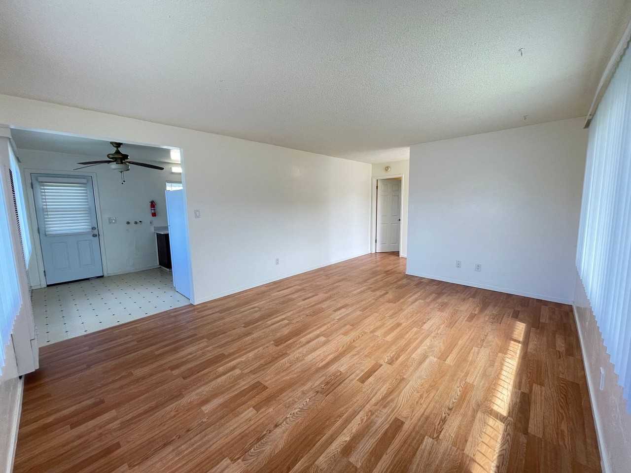 317 W Cypress Ave - Photo 3 of 9