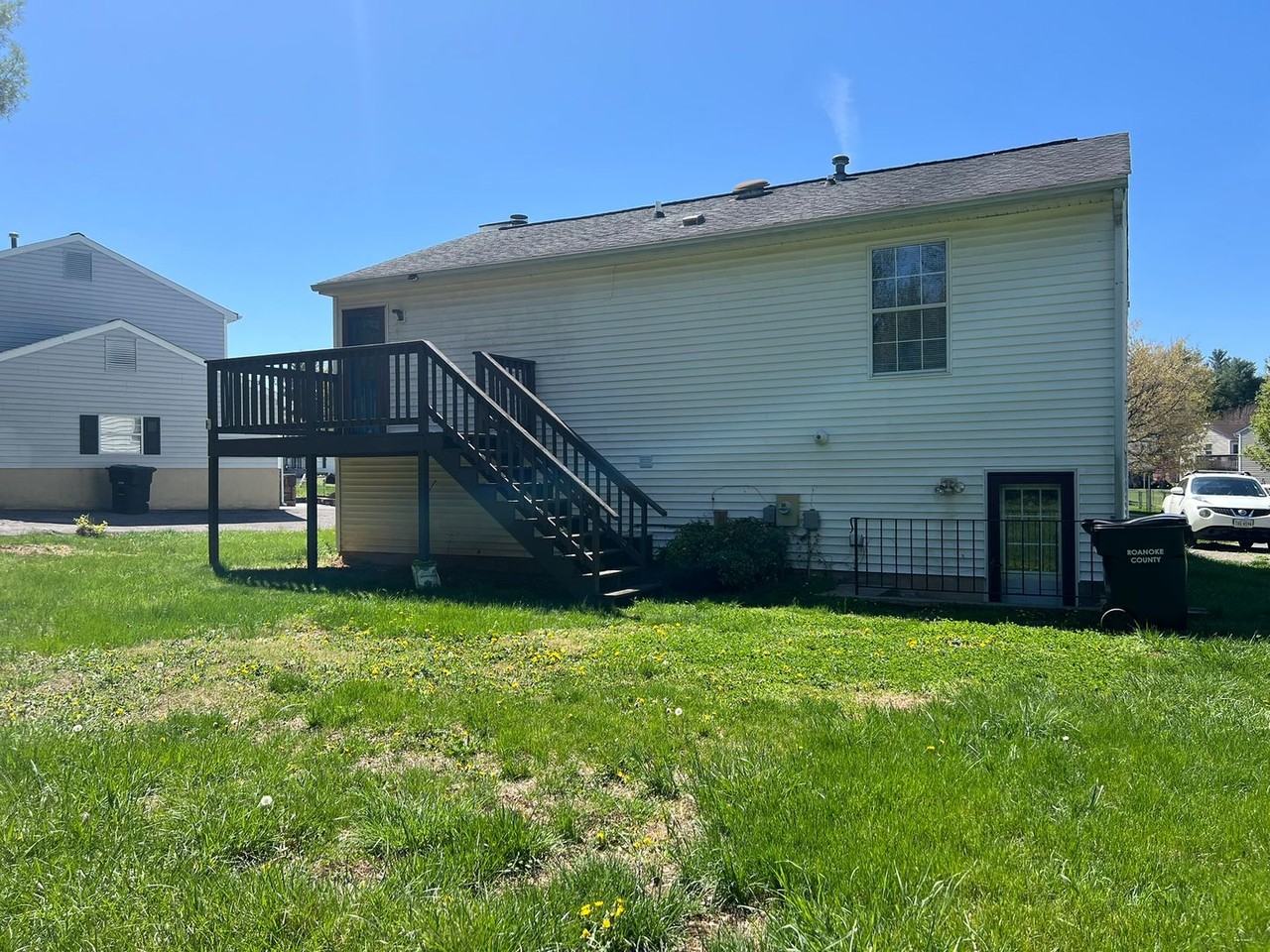 909 Samantha Cir - Photo 2 of 24